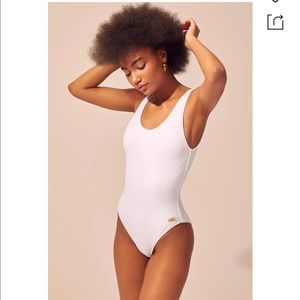 NWT Solid & Striped Anne Marie white squiggle